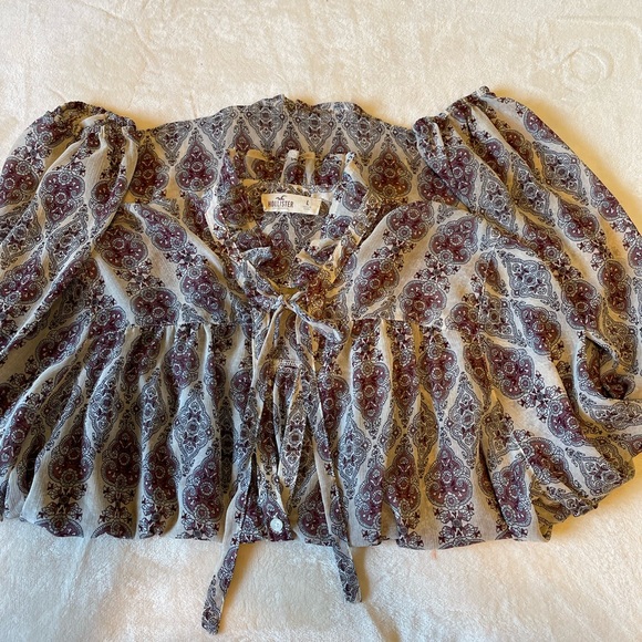 Hollister lightweight printed long sleeve blouse - Picture 3 of 5